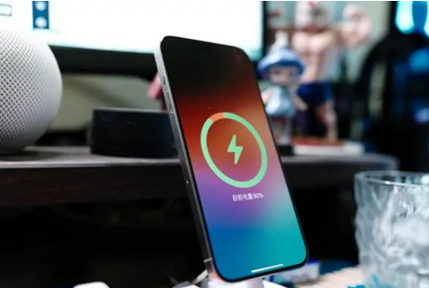 钟祥苹果15换屏服务分享用什么充电器给iPhone15充电更好 